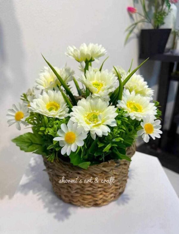 Busket With White Chandra Mollika